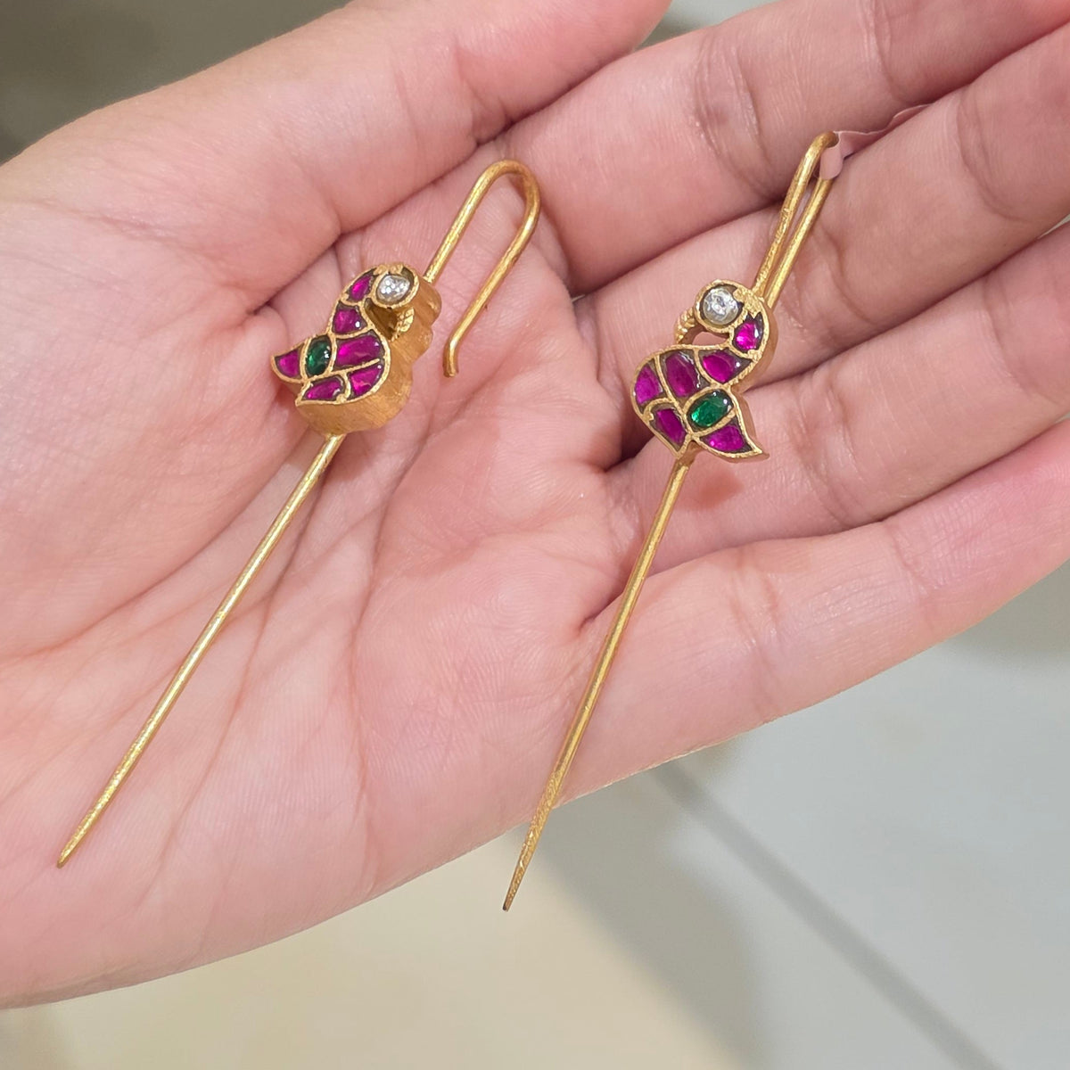Nikya Needle Earcuff