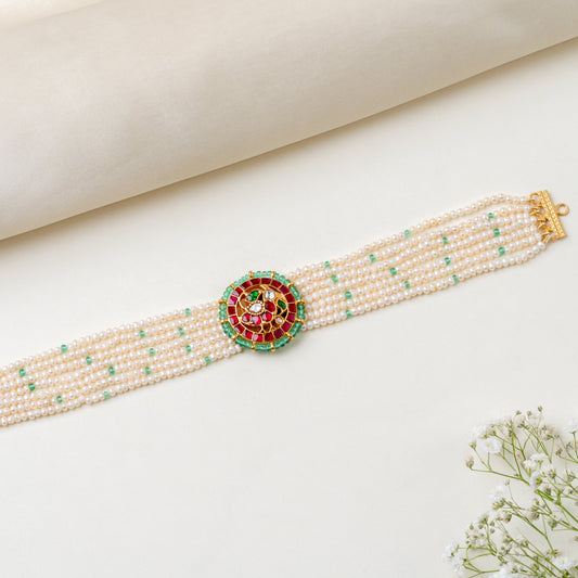 Anya Pearl Kundan Choker