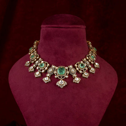 Kanha Victorian Necklace & Earrings Set