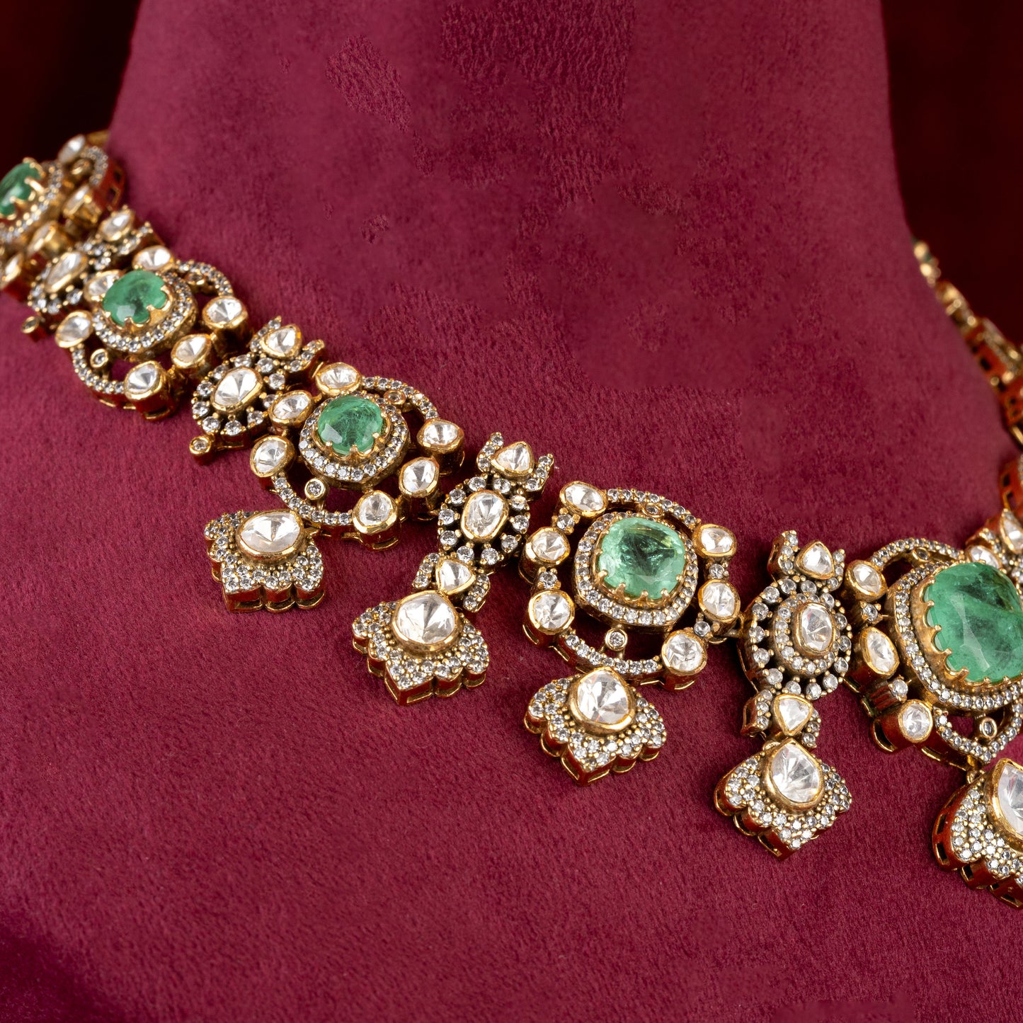 Kanha Victorian Necklace & Earrings Set