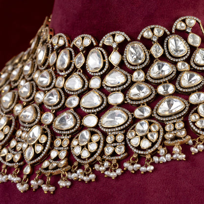 Maheya Victorian Necklace & Earrings Set