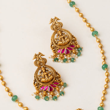 Aarna Necklace & Earrings Set