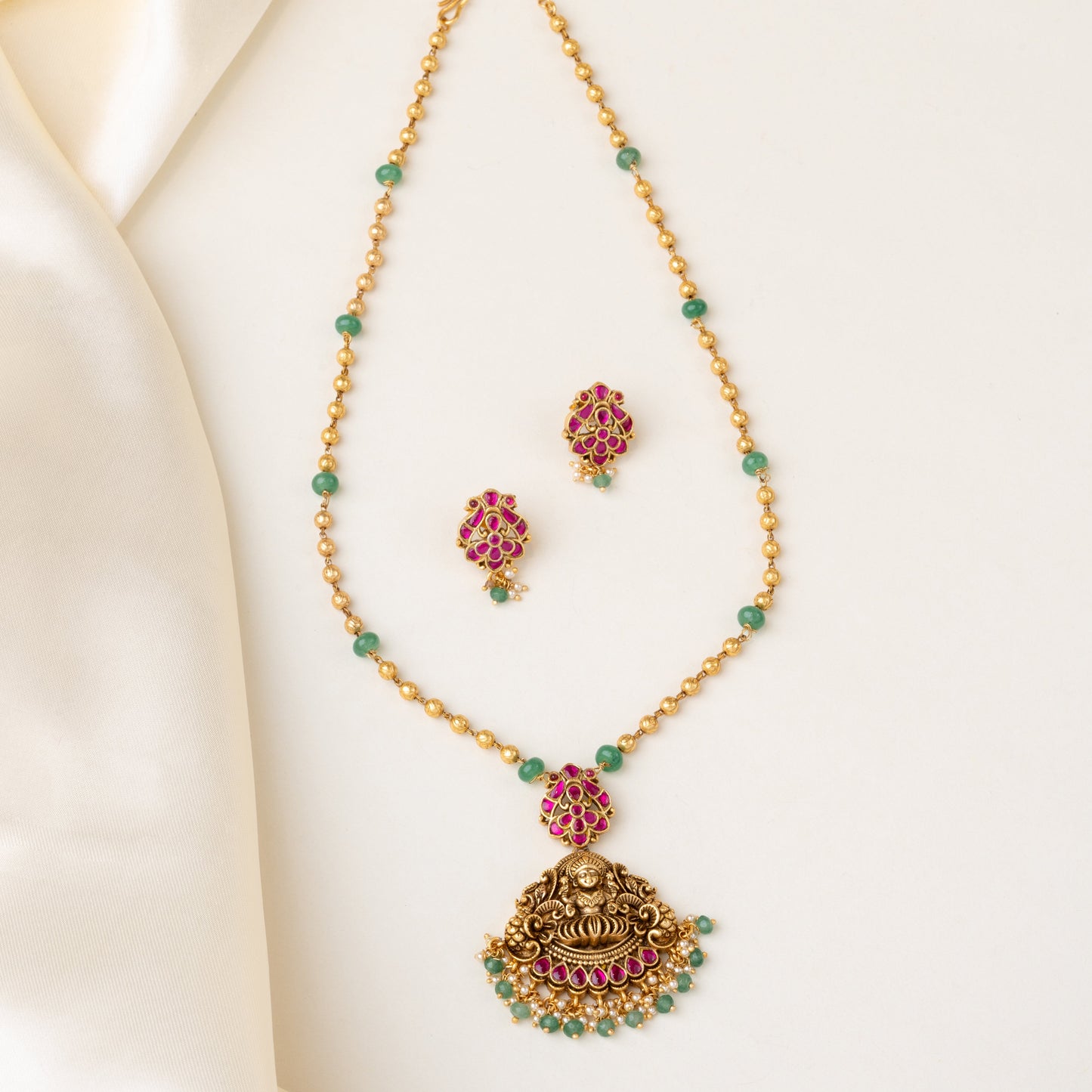 Divine Abhya Necklace & Earrings Set