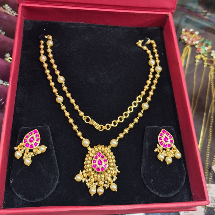 Vatadya Kundan Necklace & Earrings Set