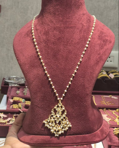 Vanessa Pearl Chain
