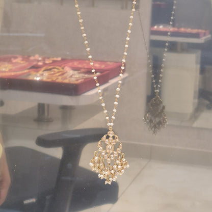 Vanessa Pearl Chain