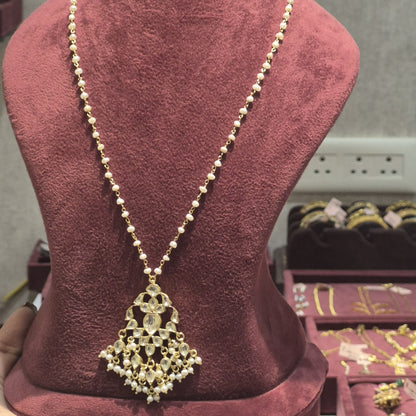 Vanessa Pearl Chain